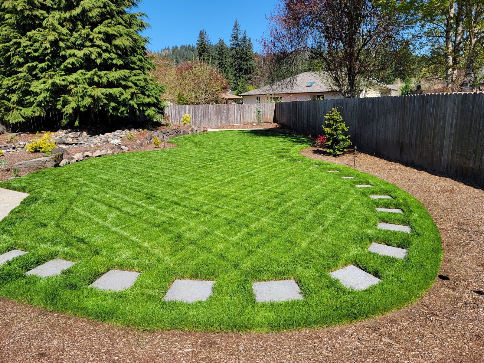 Weekly Mowing and Bed Maintenance in Vancouver, Washington.